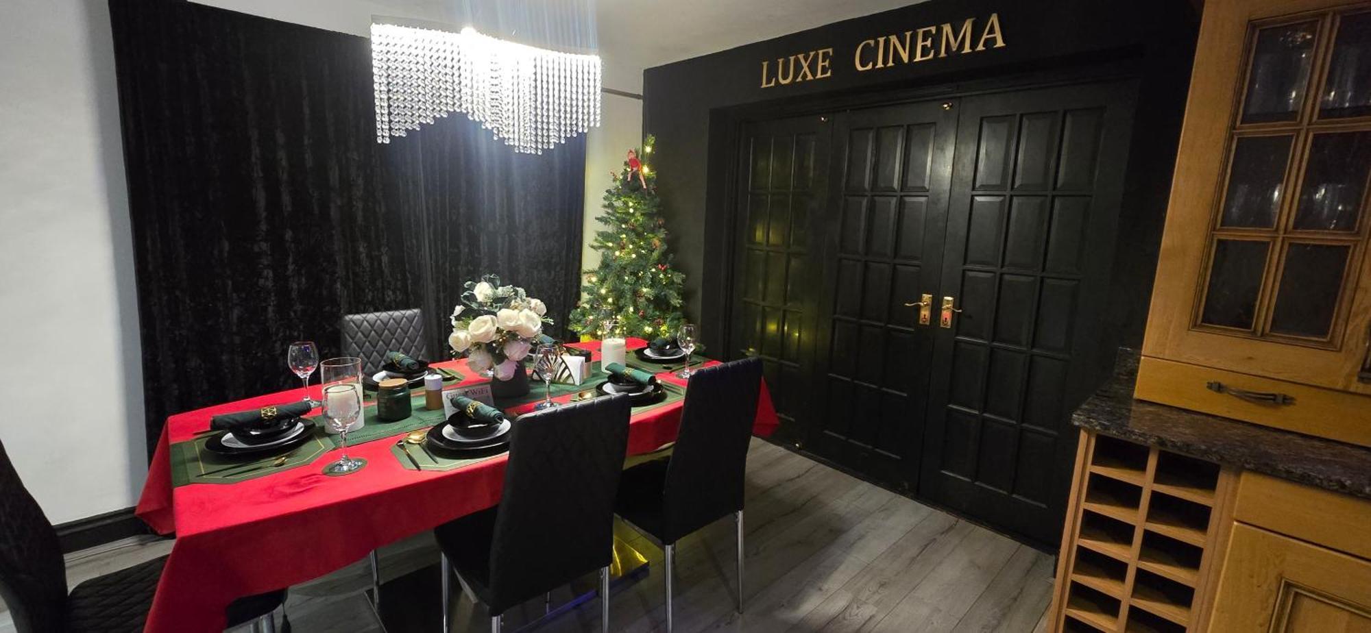 Luxurious 4-bedroom House, Near Heathrow Terminal 4 Slough