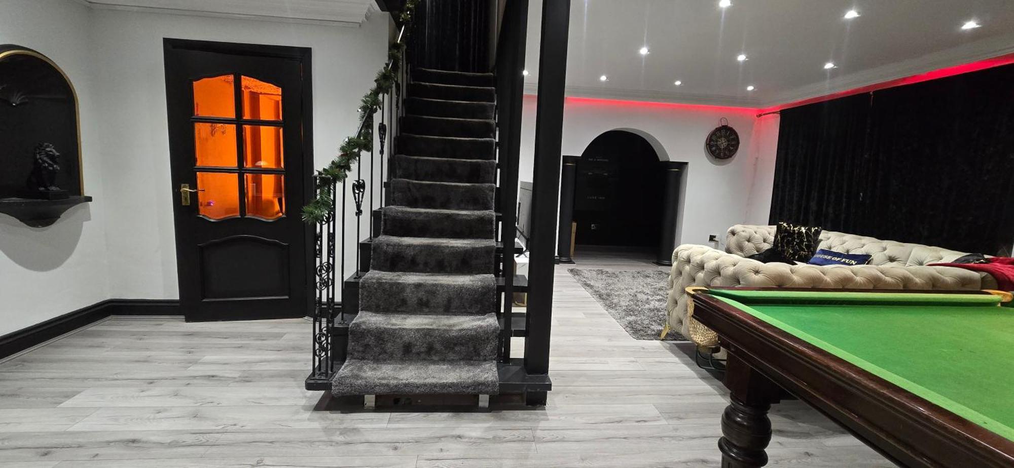 Luxurious 4-bedroom House, Near Heathrow Terminal 4