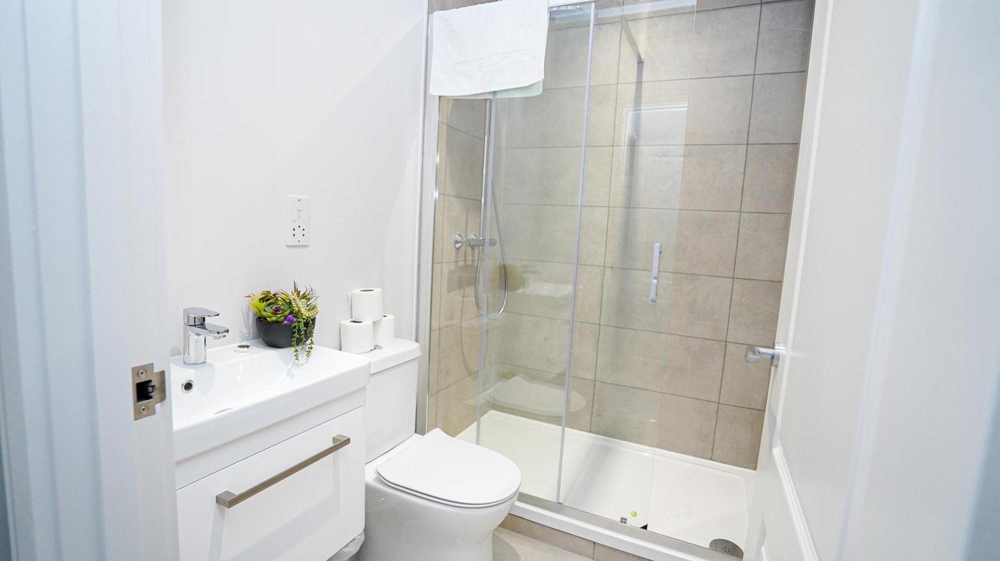 Holiday home Spacious 3 Bedroom In With Free Parking By Easy 2 Manage Slough