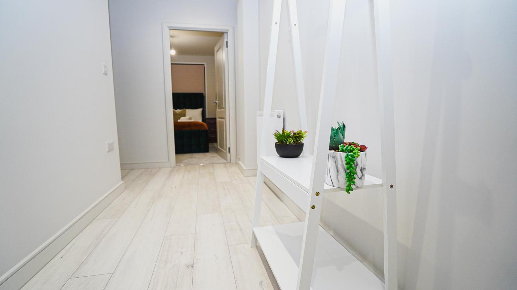 Spacious 3 Bedroom In With Free Parking By Easy 2 Manage