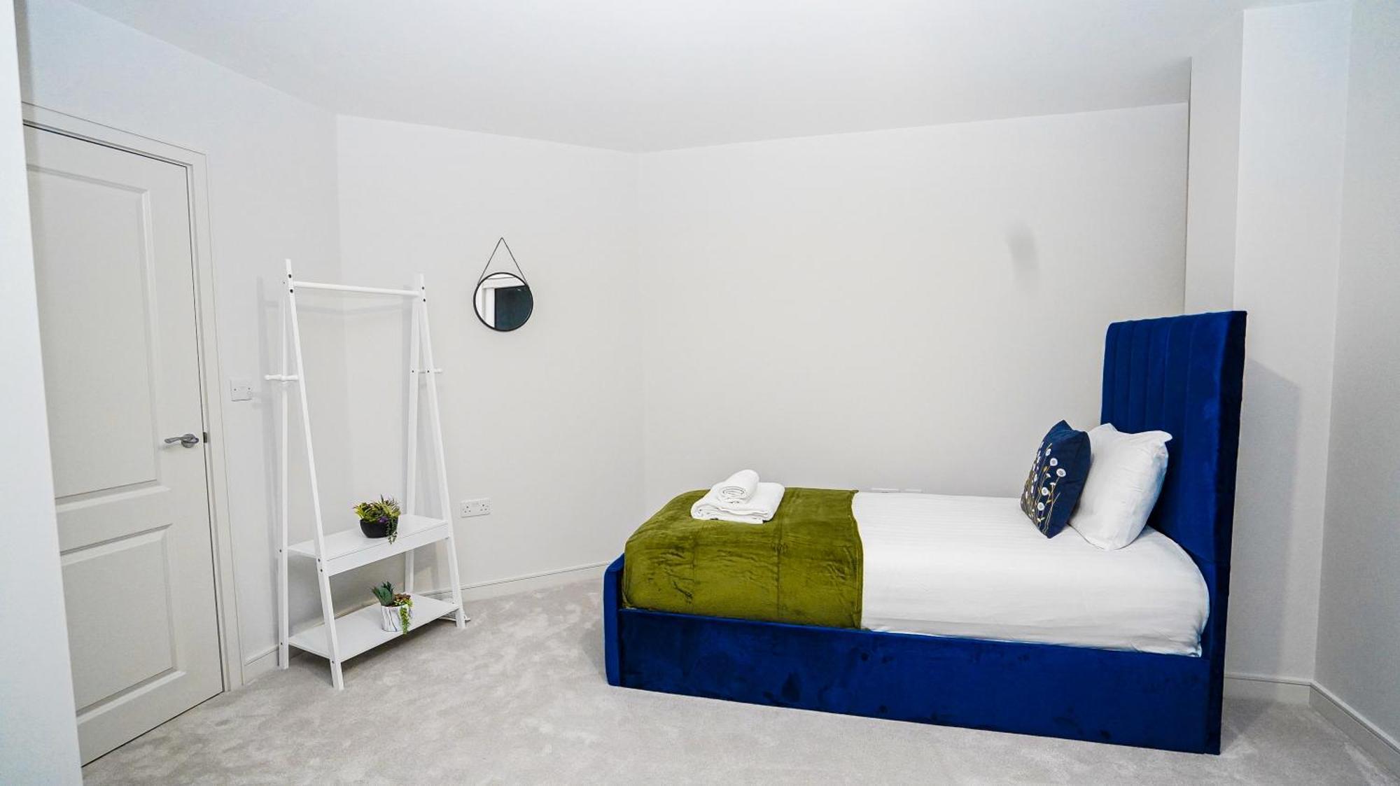 Spacious 3 Bedroom In With Free Parking By Easy 2 Manage Slough