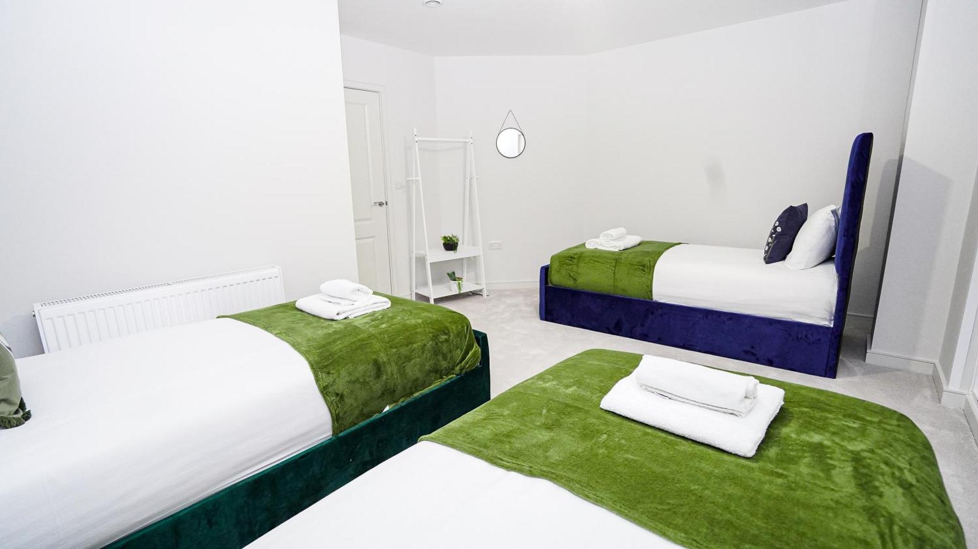 Holiday home Spacious 3 Bedroom In With Free Parking By Easy 2 Manage