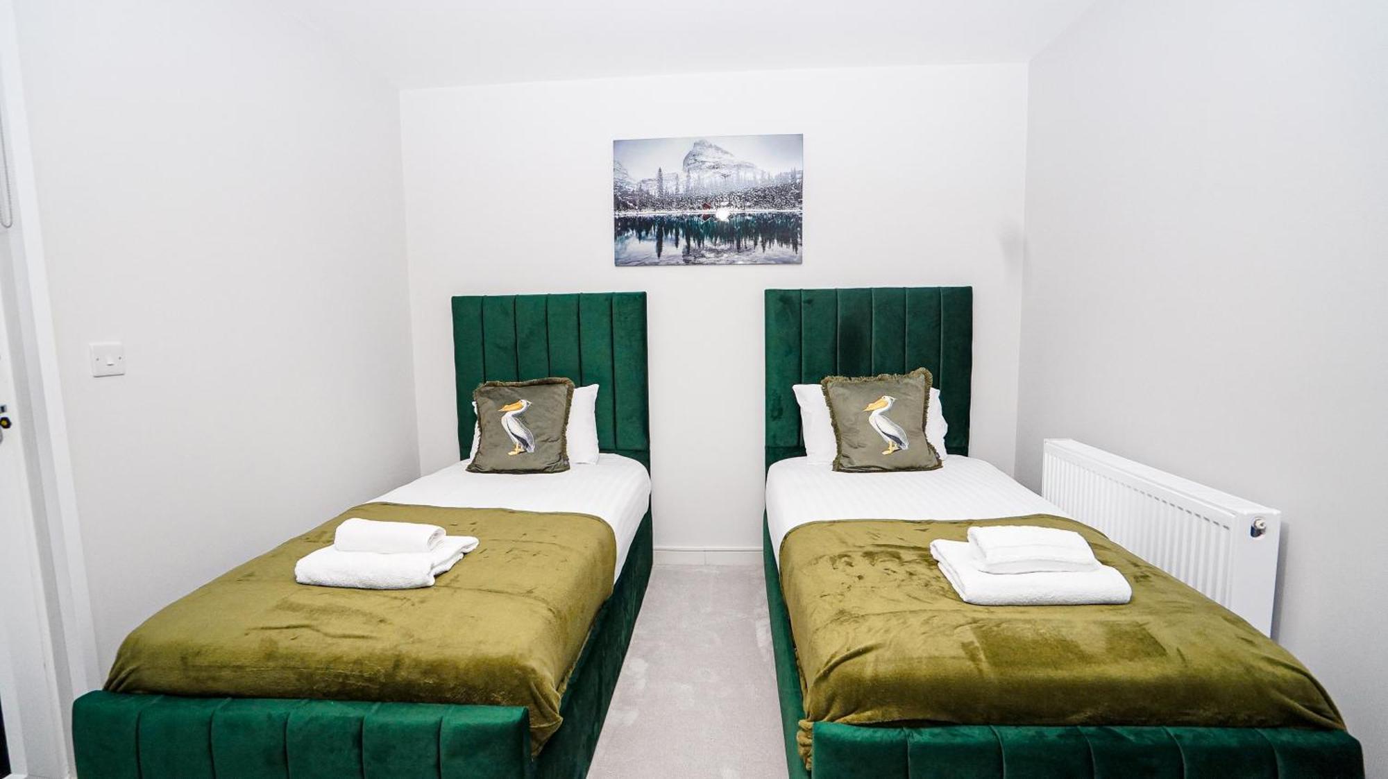 Spacious 3 Bedroom In With Free Parking By Easy 2 Manage *