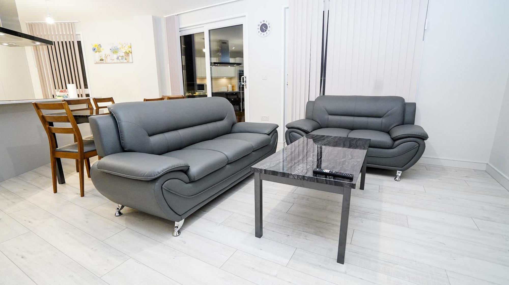 Spacious 3 Bedroom In With Free Parking By Easy 2 Manage * Slough