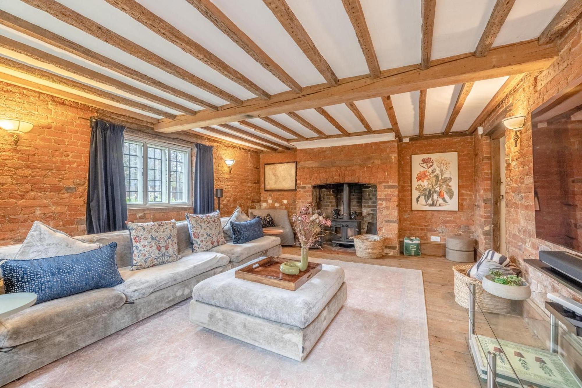 Cosy 5 Bed Retreat, Perfect For Families Holiday home Slough