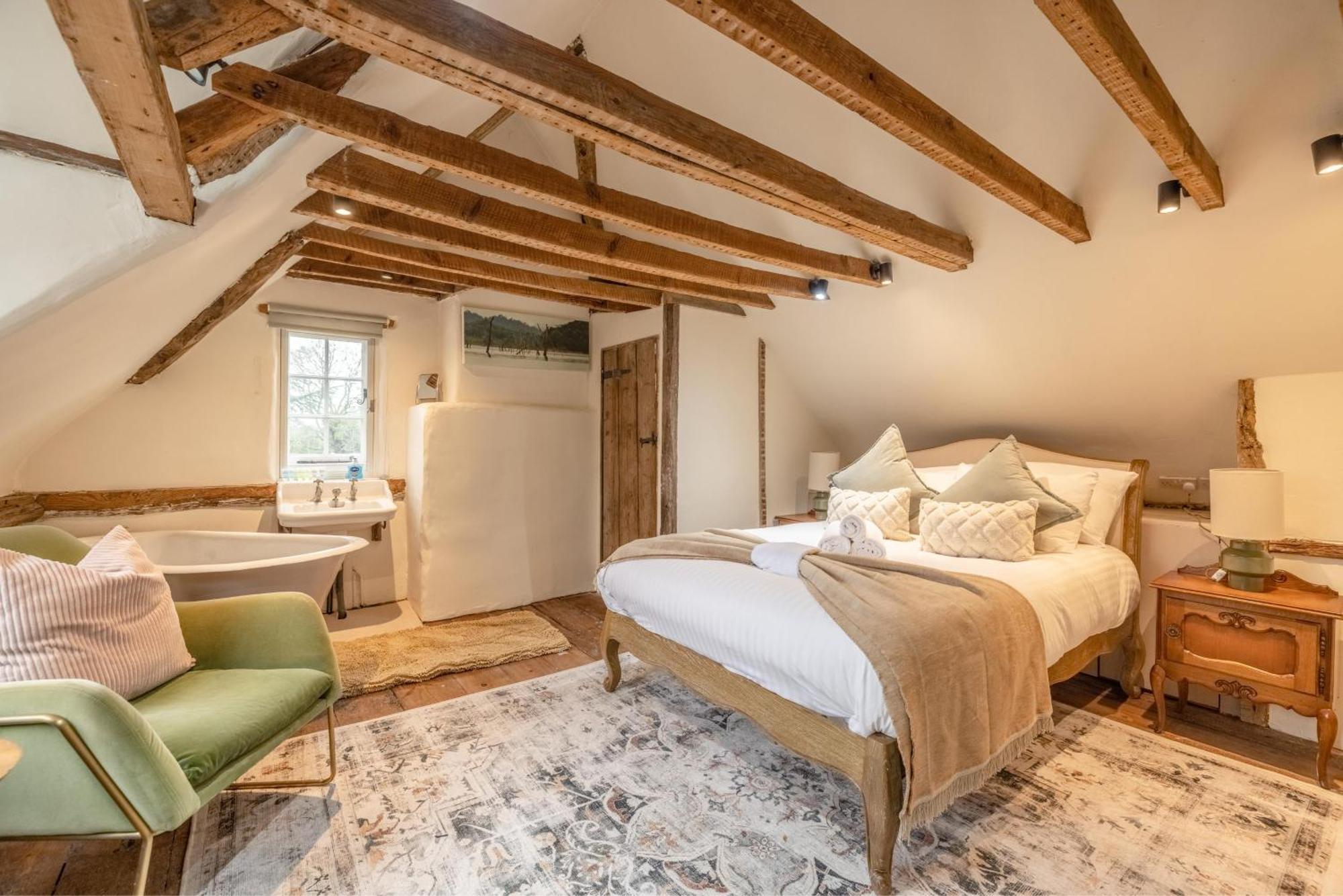 Cosy 5 Bed Retreat, Perfect For Families Holiday home Slough