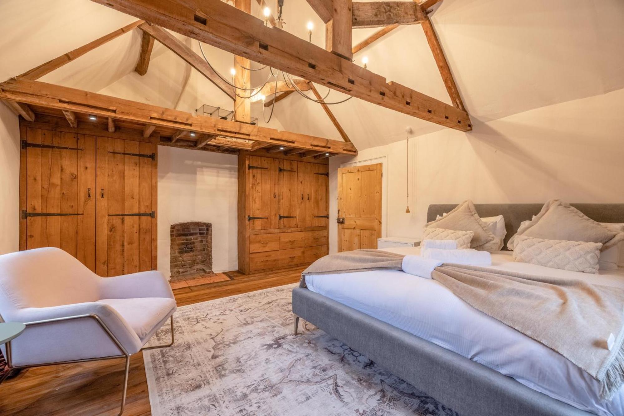 Cosy 5 Bed Retreat, Perfect For Families * Slough