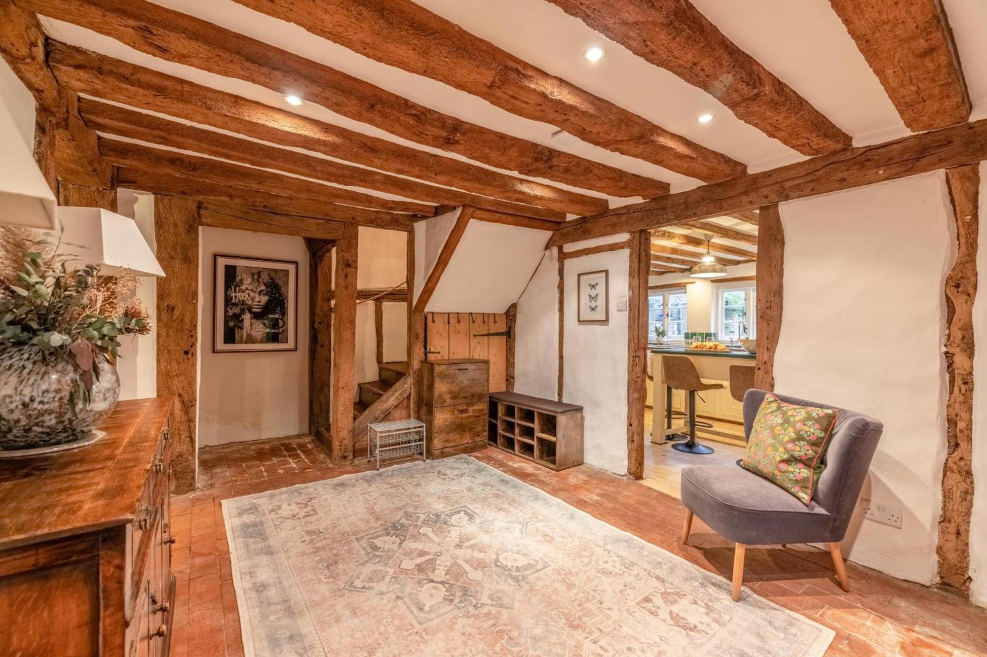 Cosy 5 Bed Retreat, Perfect For Families Holiday home Slough