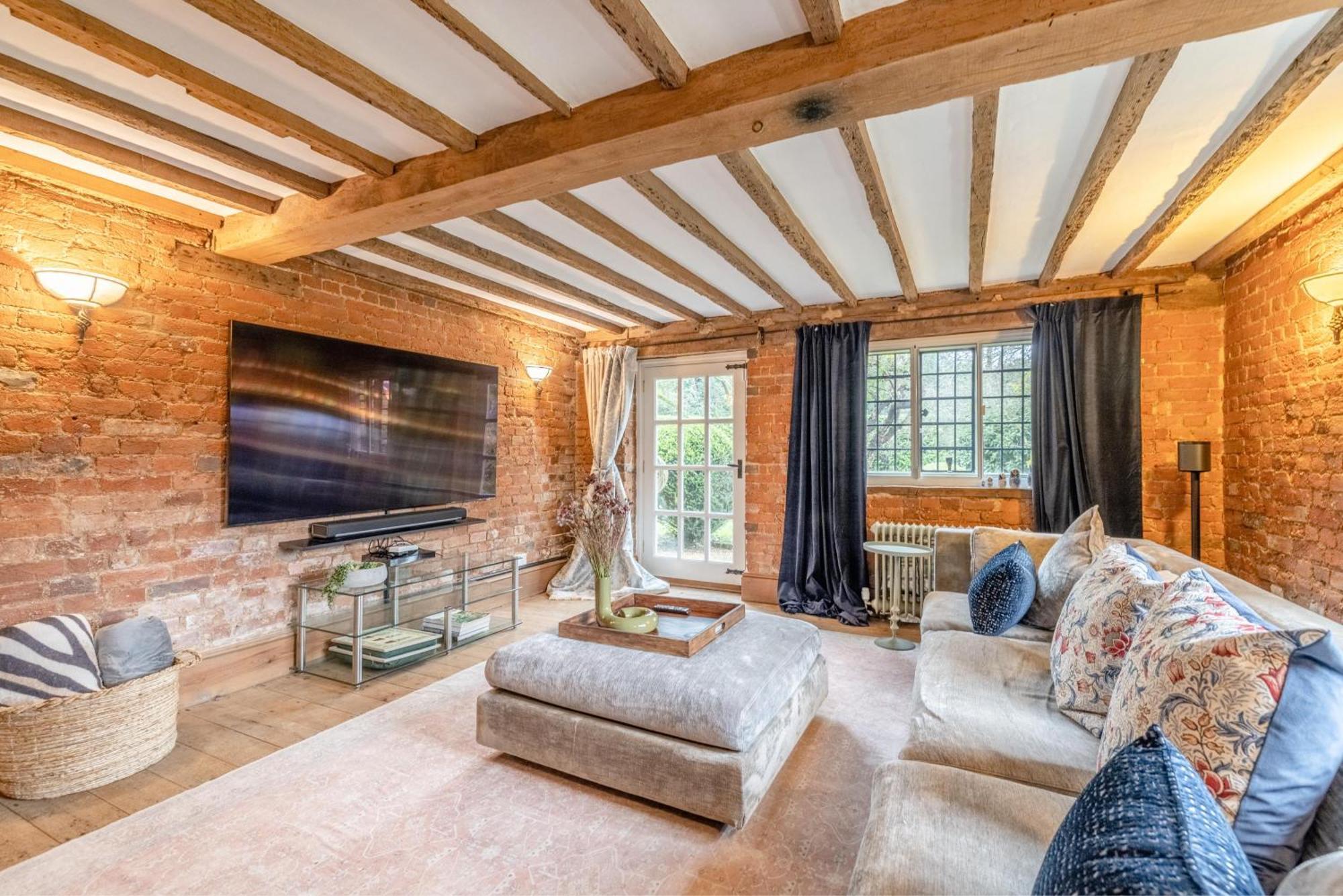 Cosy 5 Bed Retreat, Perfect For Families *