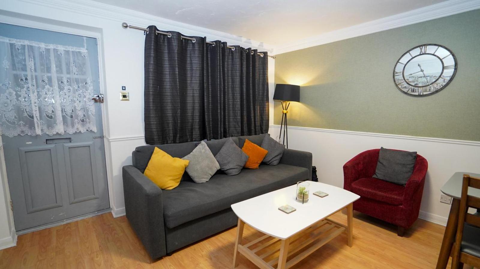 Ground Floor 2bedroom In By Easy 2 Manage Slough