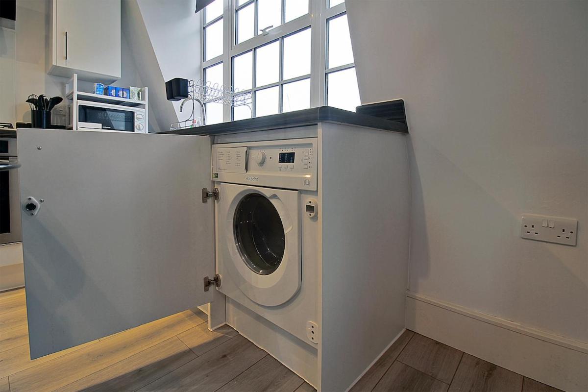 -double Bed & 1 Sofa Bed, - Transport Links Apartamento *