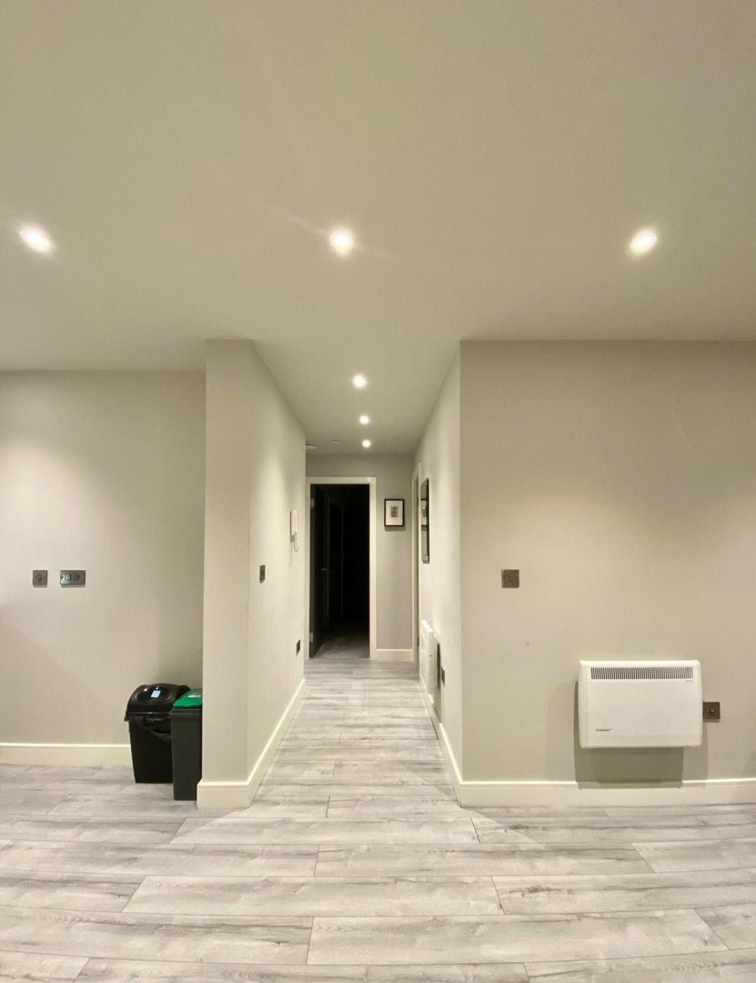 One Bed Modern Flat With Terrace Slough