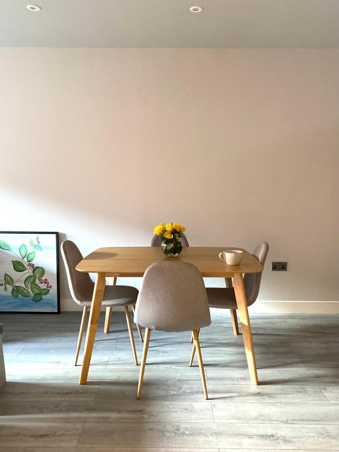 One Bed Modern Flat With Terrace Apartment *