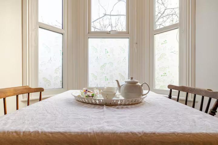 Tranquil Garden Flat Near Windsor