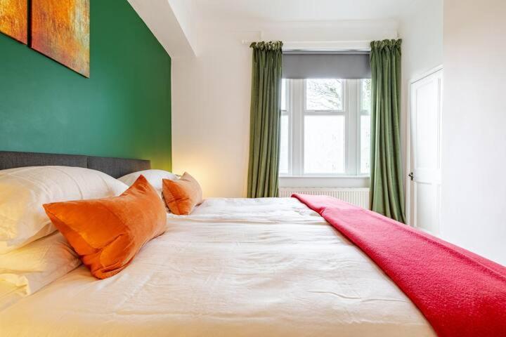 Tranquil Garden Flat Near Windsor *