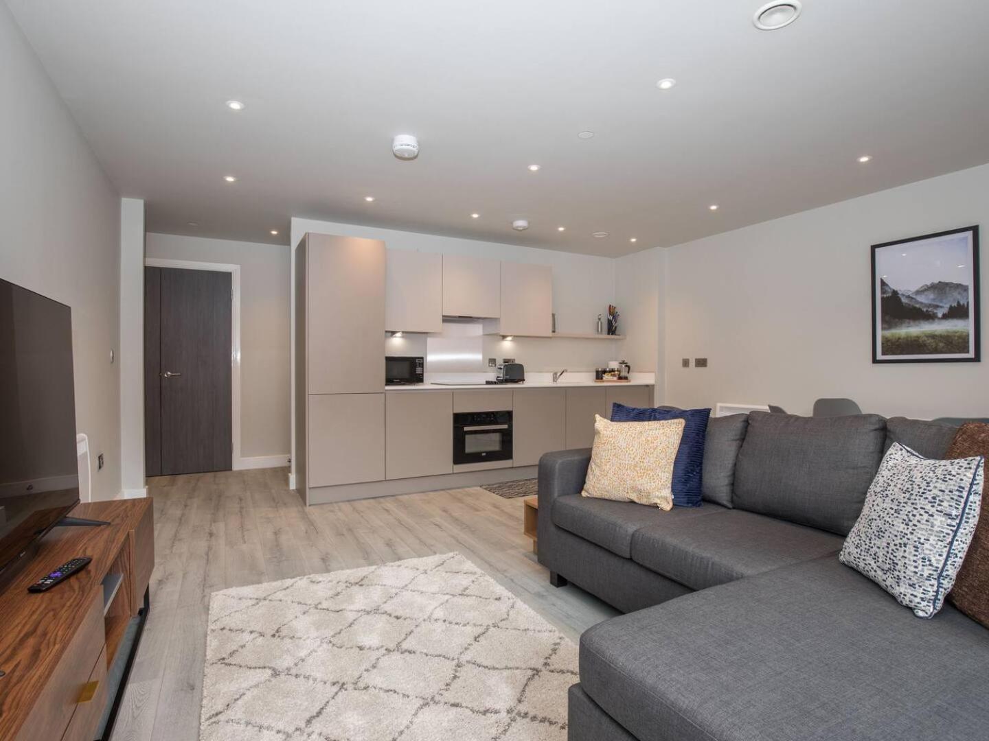 Apartamento Sophisticated With Parking Slough
