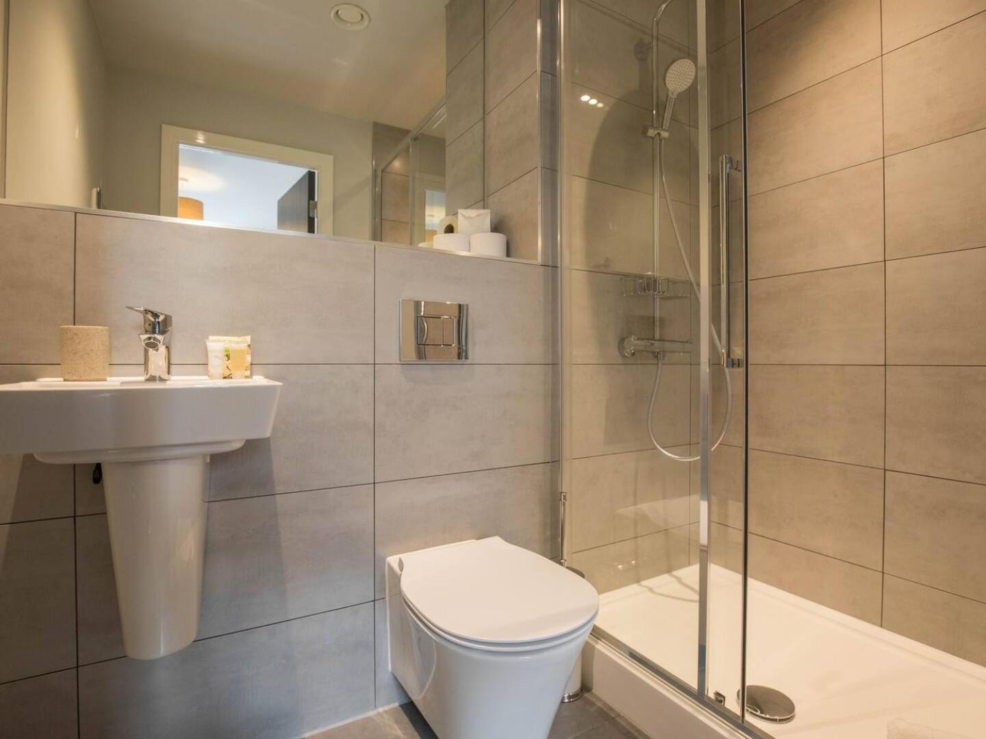 Sophisticated With Parking Apartamento Slough