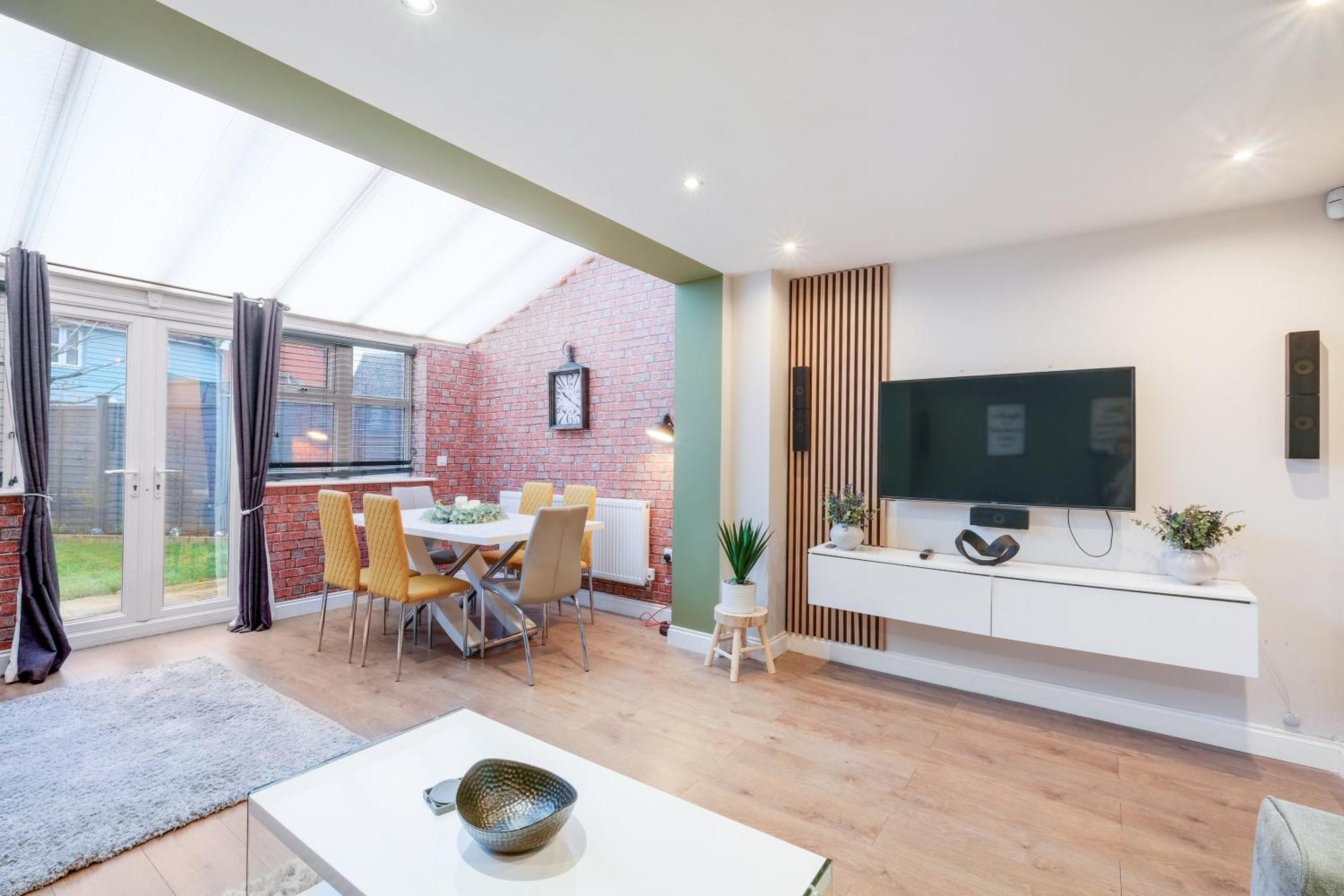 Casa de férias Bright & Spacious 3-bed, 2-bath In Graylands Close *