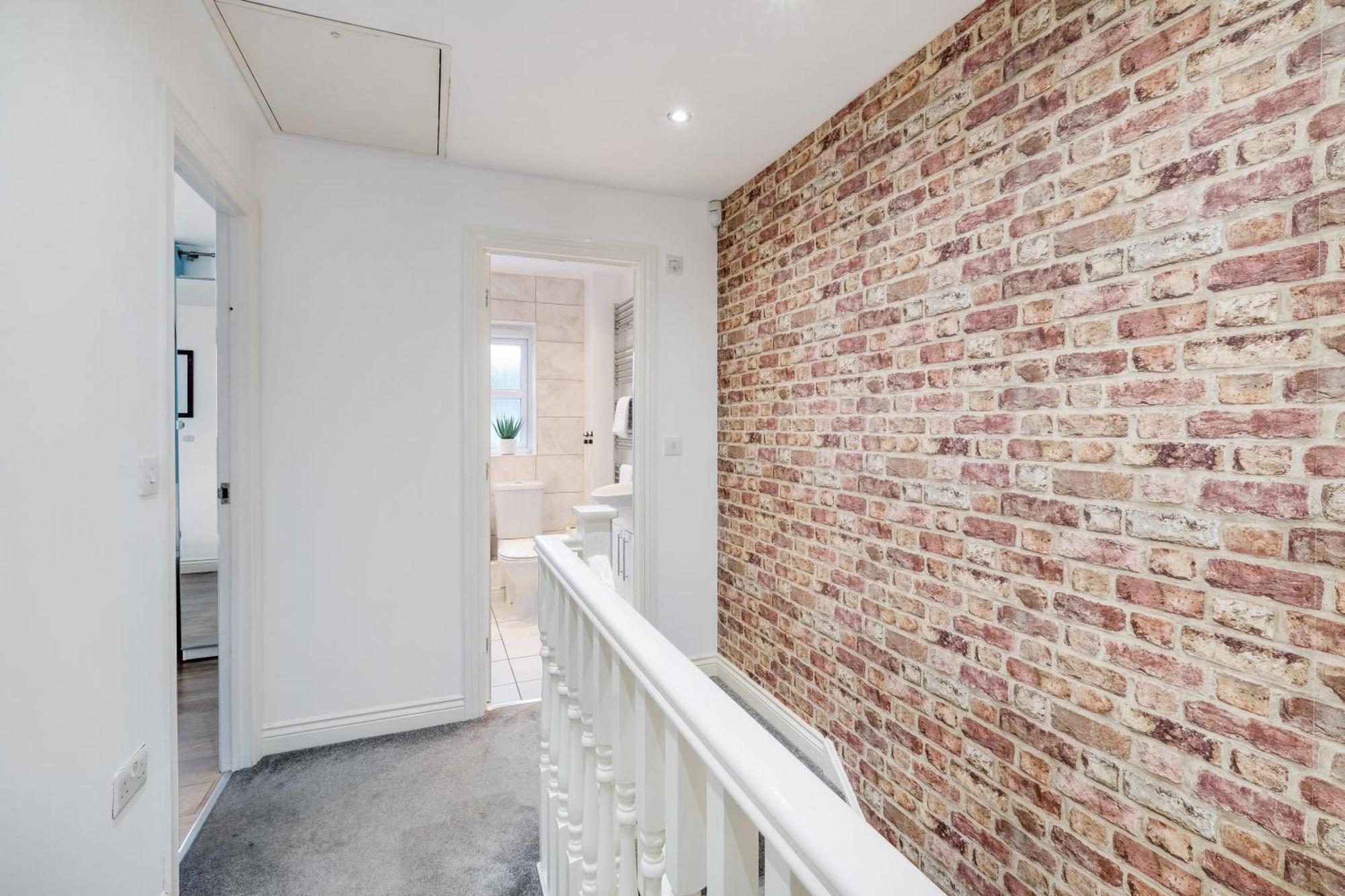 Bright & Spacious 3-bed, 2-bath In Graylands Close Casa de férias