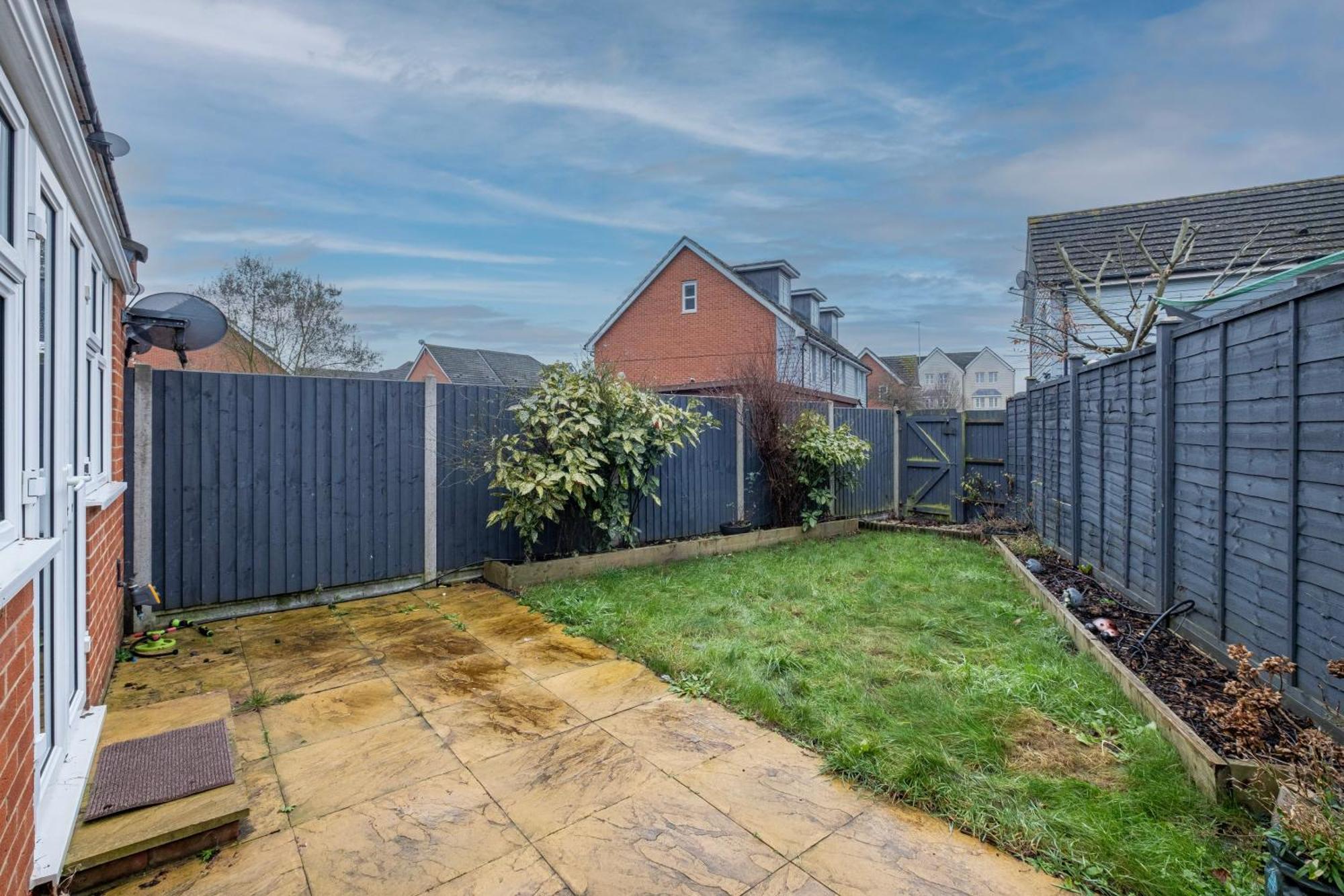 Bright & Spacious 3-bed, 2-bath In Graylands Close * Slough
