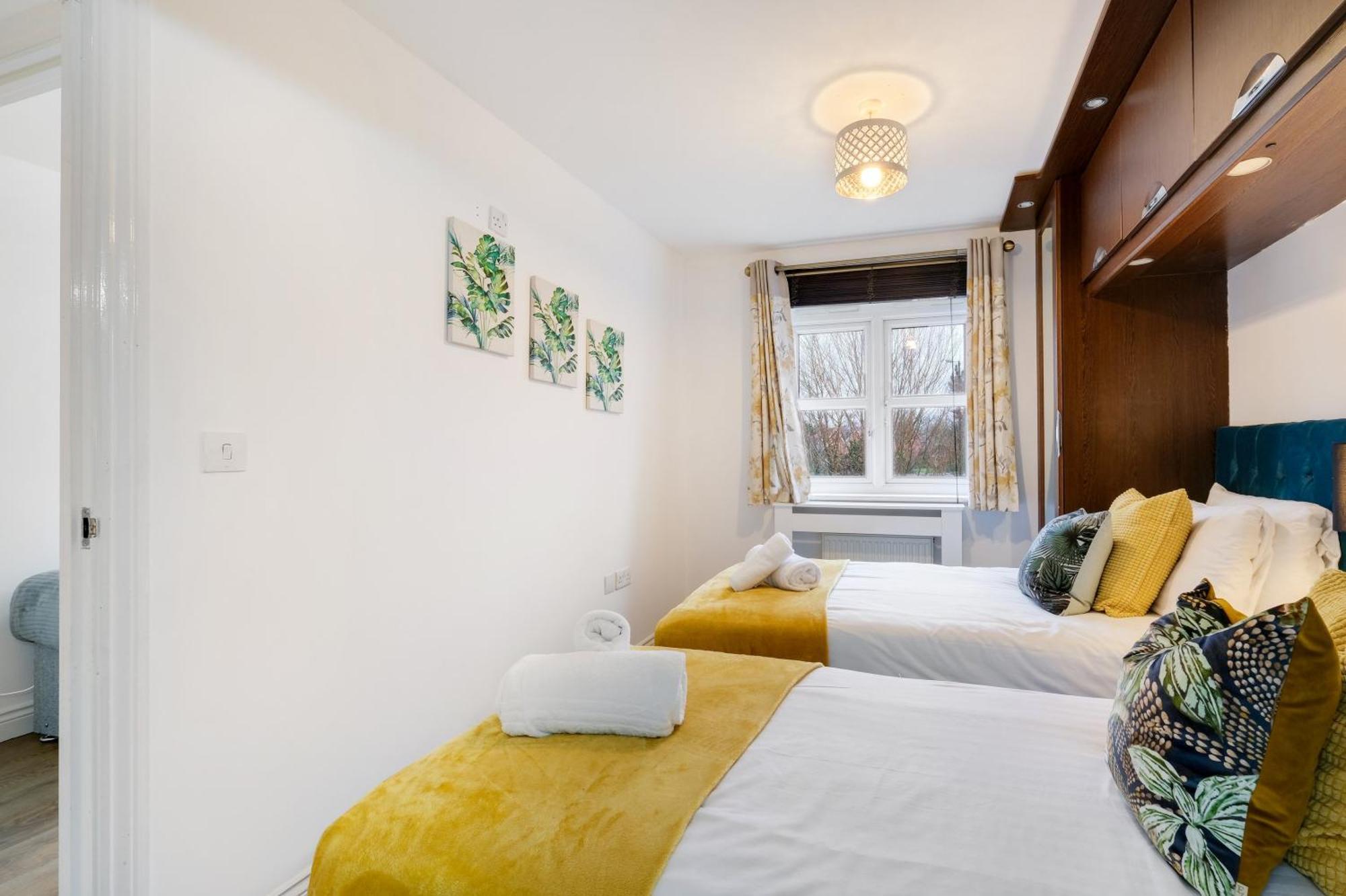 Bright & Spacious 3-bed, 2-bath In Graylands Close * Slough