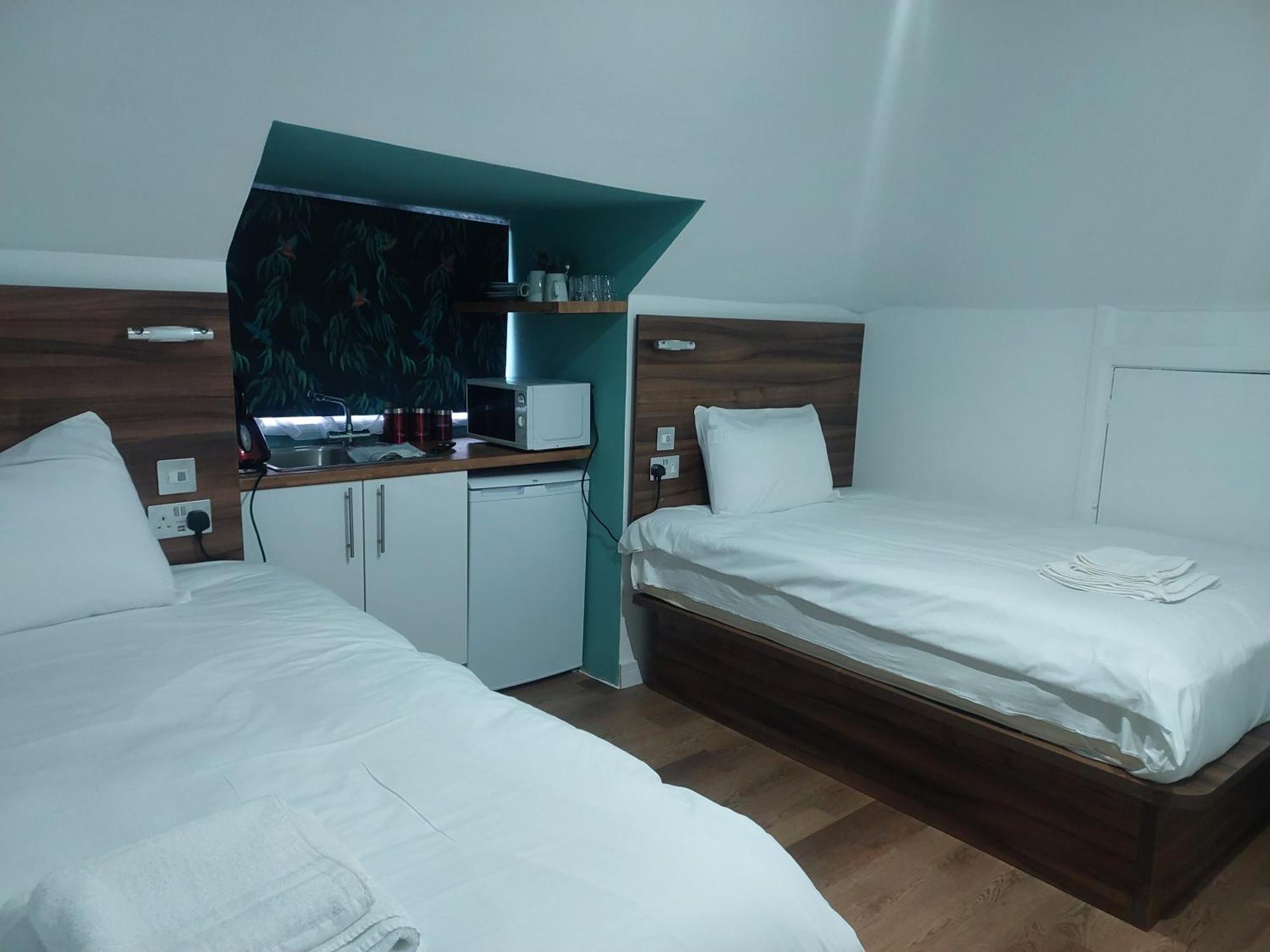 Heathrow-windsor Guest house 4*