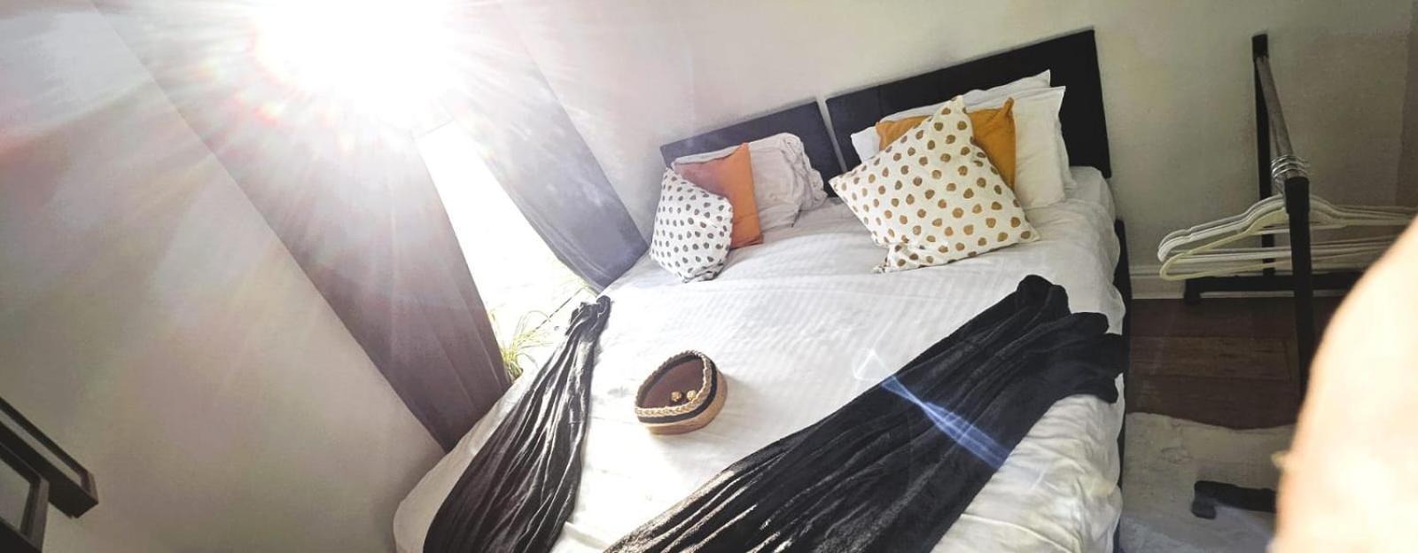 The Cozy Sleeps 6 Parking *