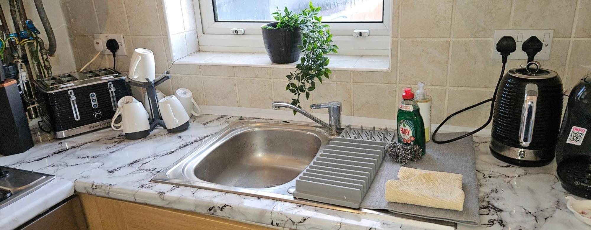 The Cozy Sleeps 6 Parking Slough