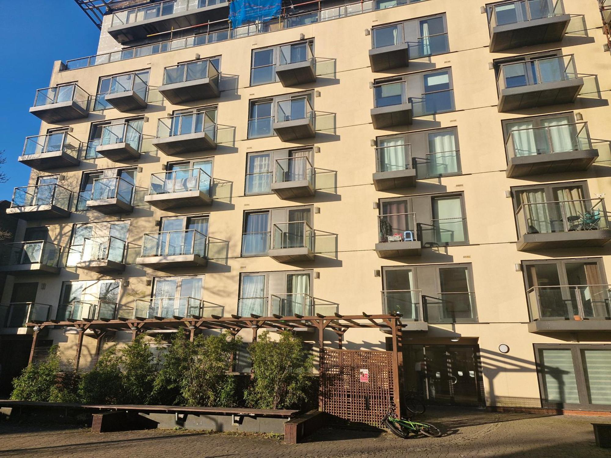 Luxhaven Elegant One-bed On High Street Apartment *