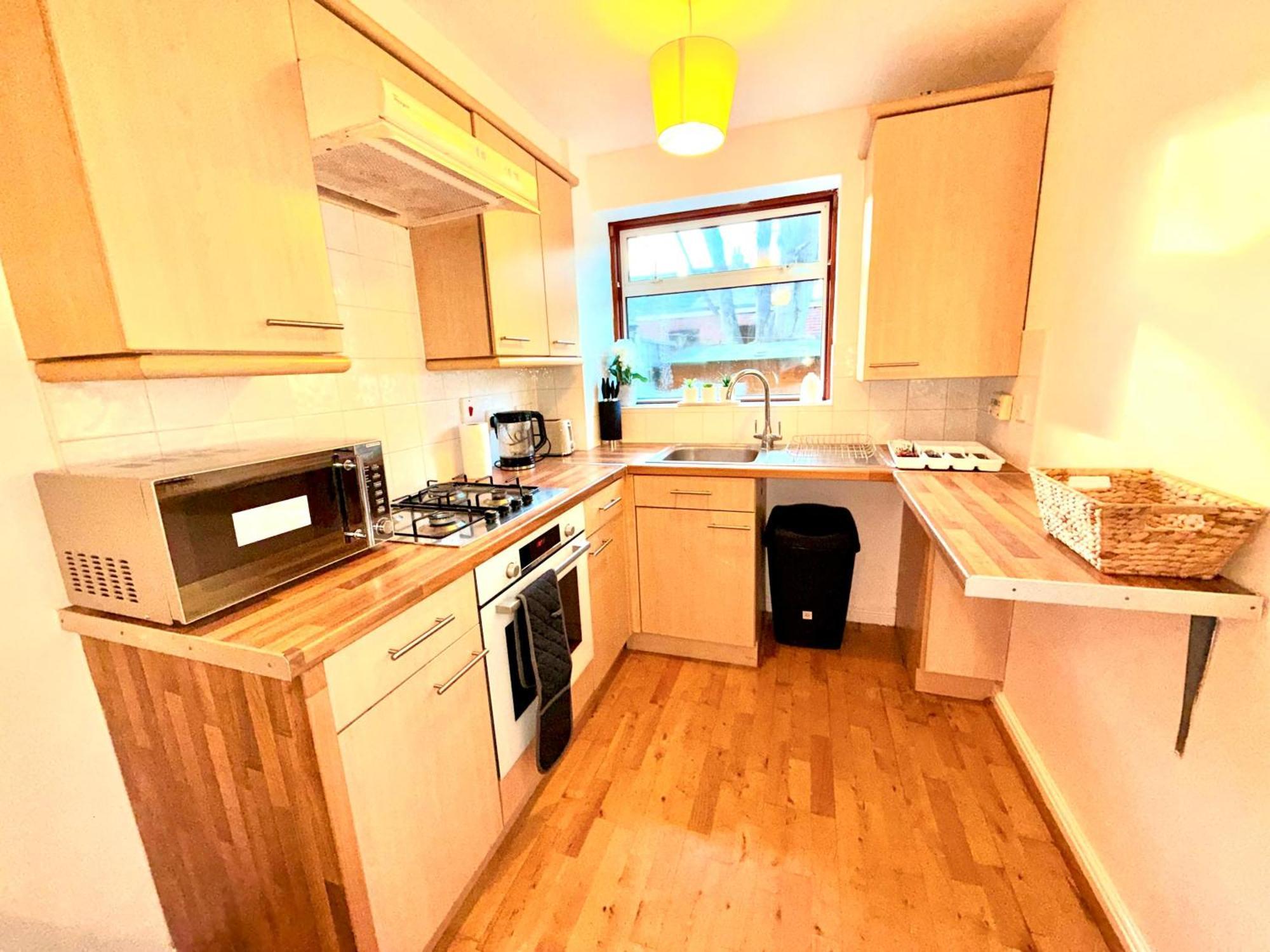 Luxury One-bedroom House With Free Parking Slough