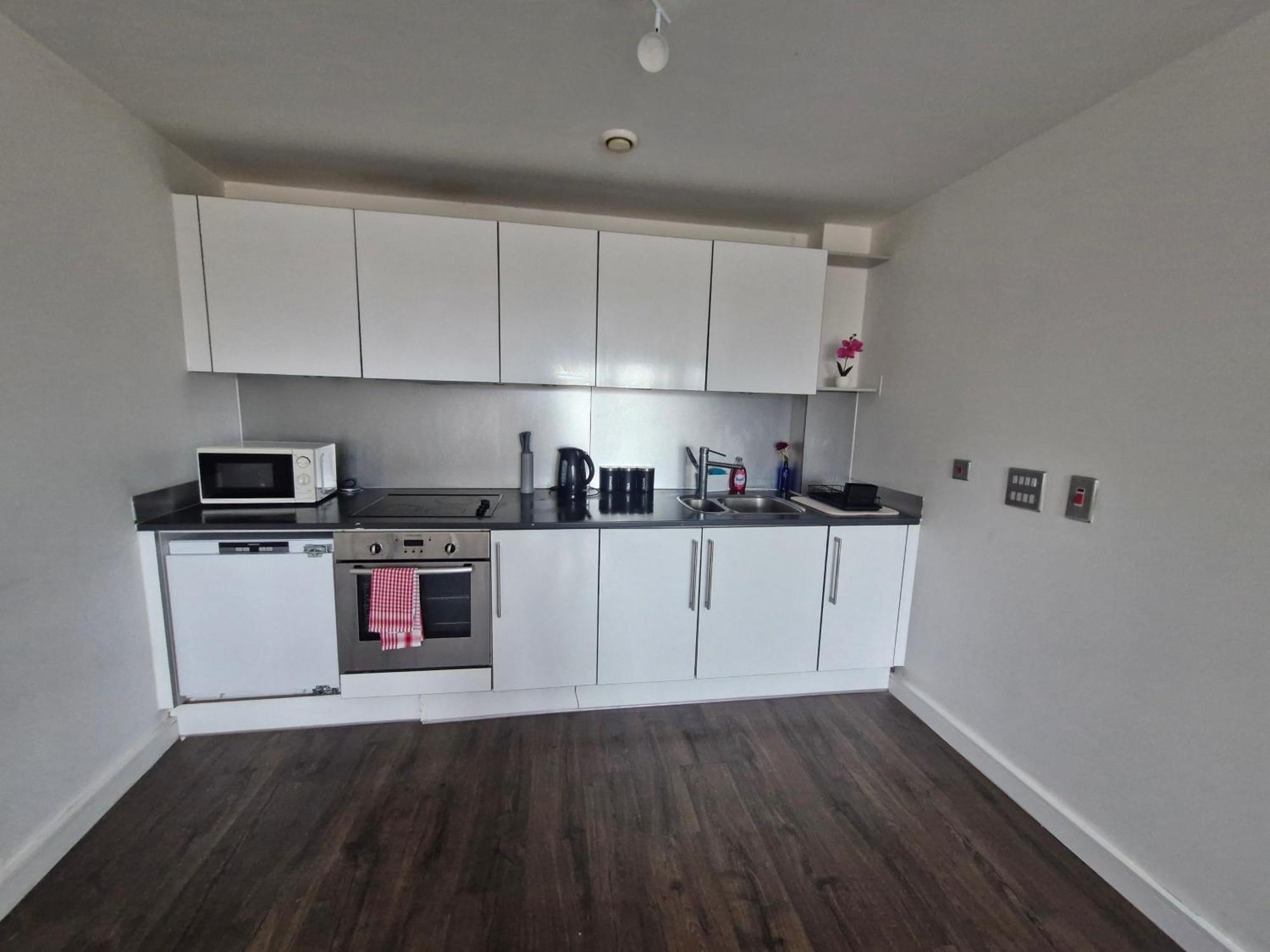 Apartment Luxhaven Elegant One-bed On High Street *