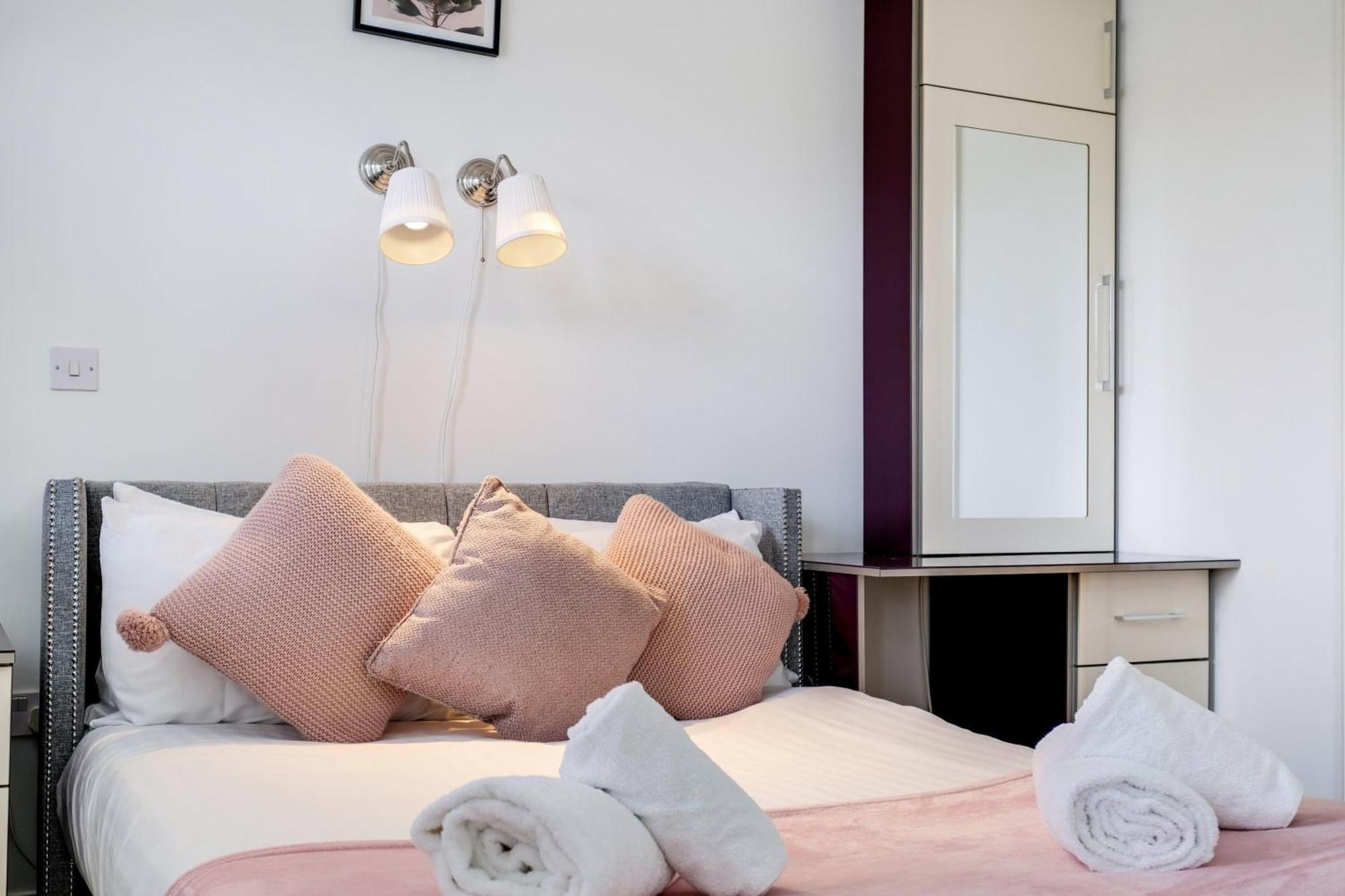 Casa de férias Foxherne 6 Bedroom And 2 Bath Serviced House 20 With Parking -