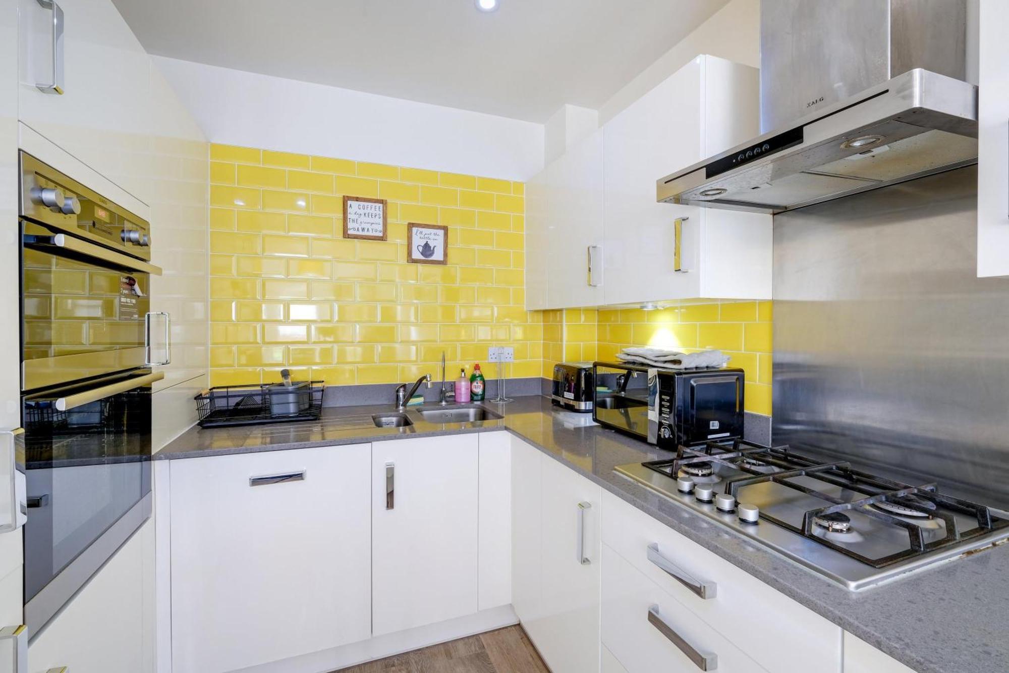 Foxherne 6 Bedroom And 2 Bath Serviced House 20 With Parking - Casa de férias Slough