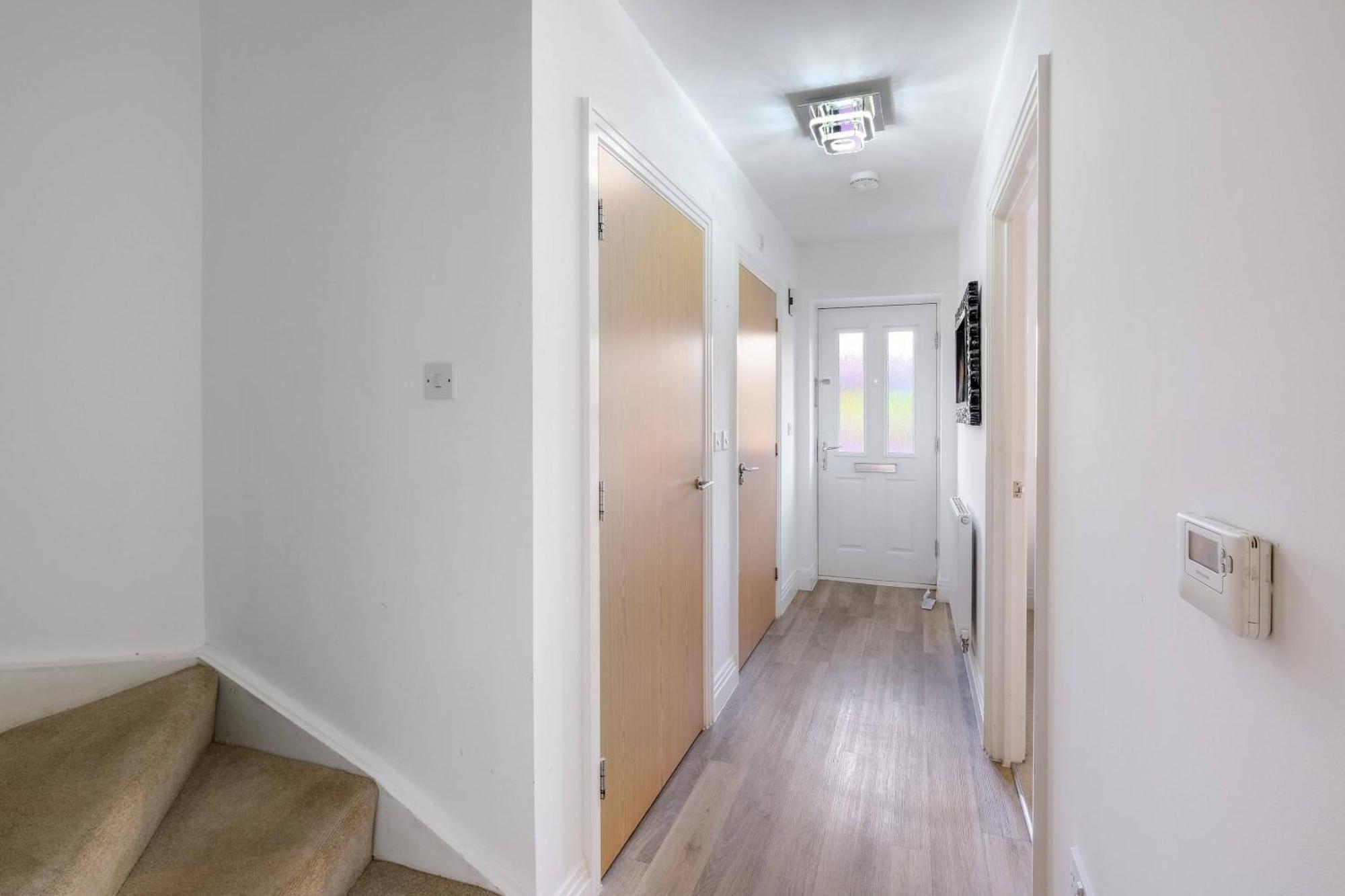 Foxherne 6 Bedroom And 2 Bath Serviced House 20 With Parking -