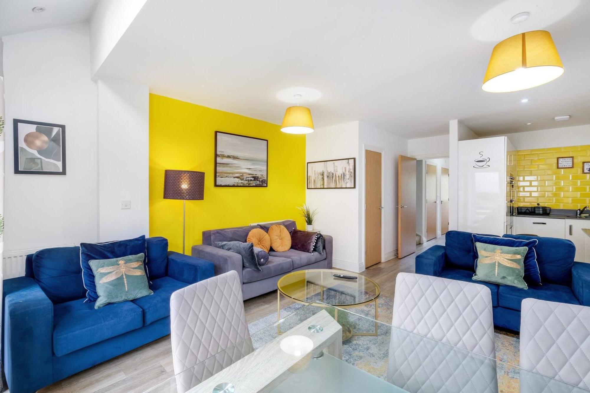 Foxherne 6 Bedroom And 2 Bath Serviced House 20 With Parking - Casa de férias Slough