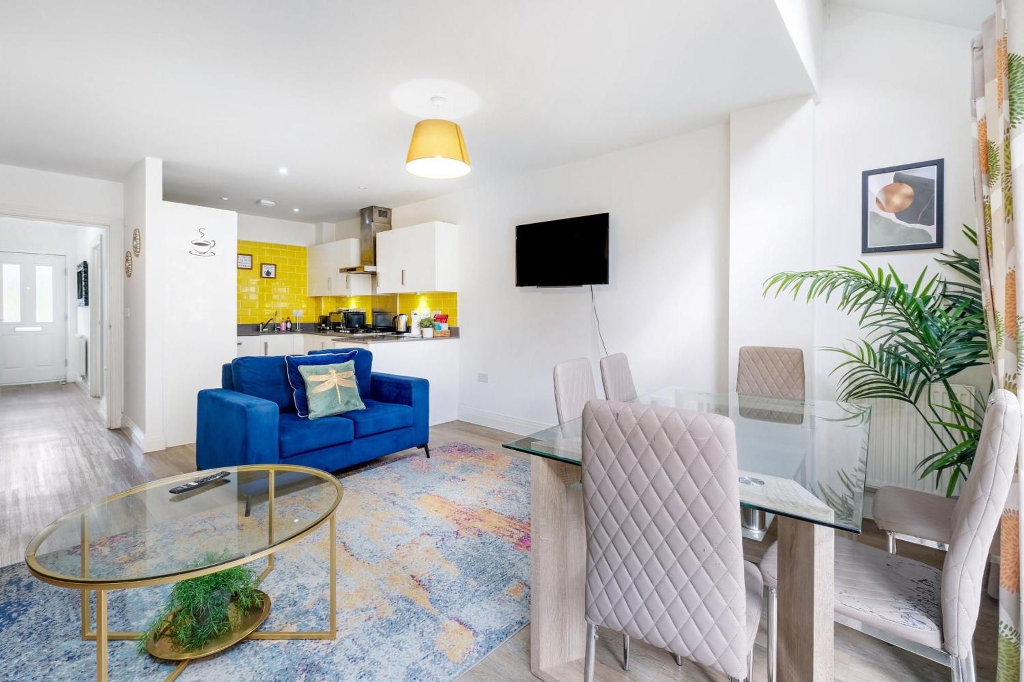 Foxherne 6 Bedroom And 2 Bath Serviced House 20 With Parking - Casa de férias