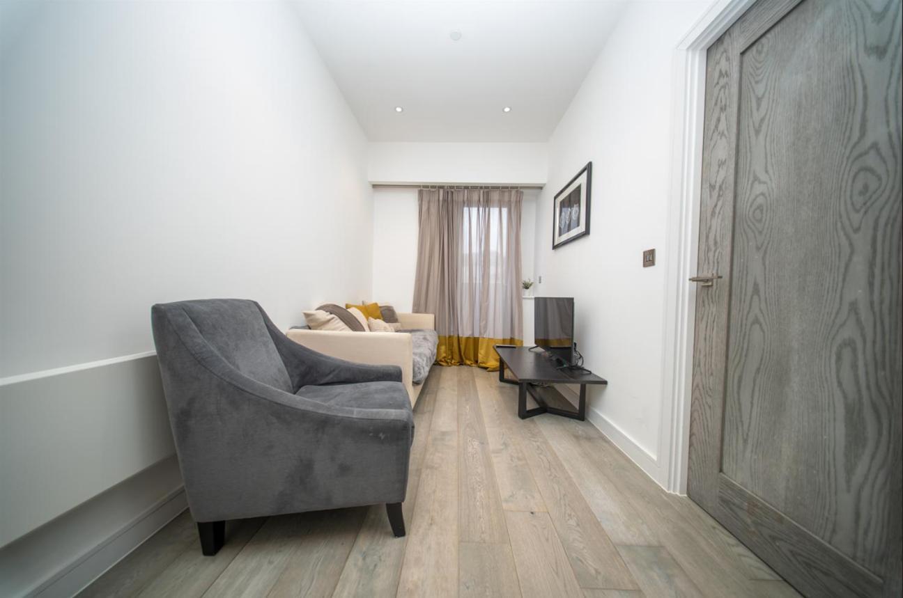 Free Parking & Gym, 1 Bed - 10 Min From Station Apartment