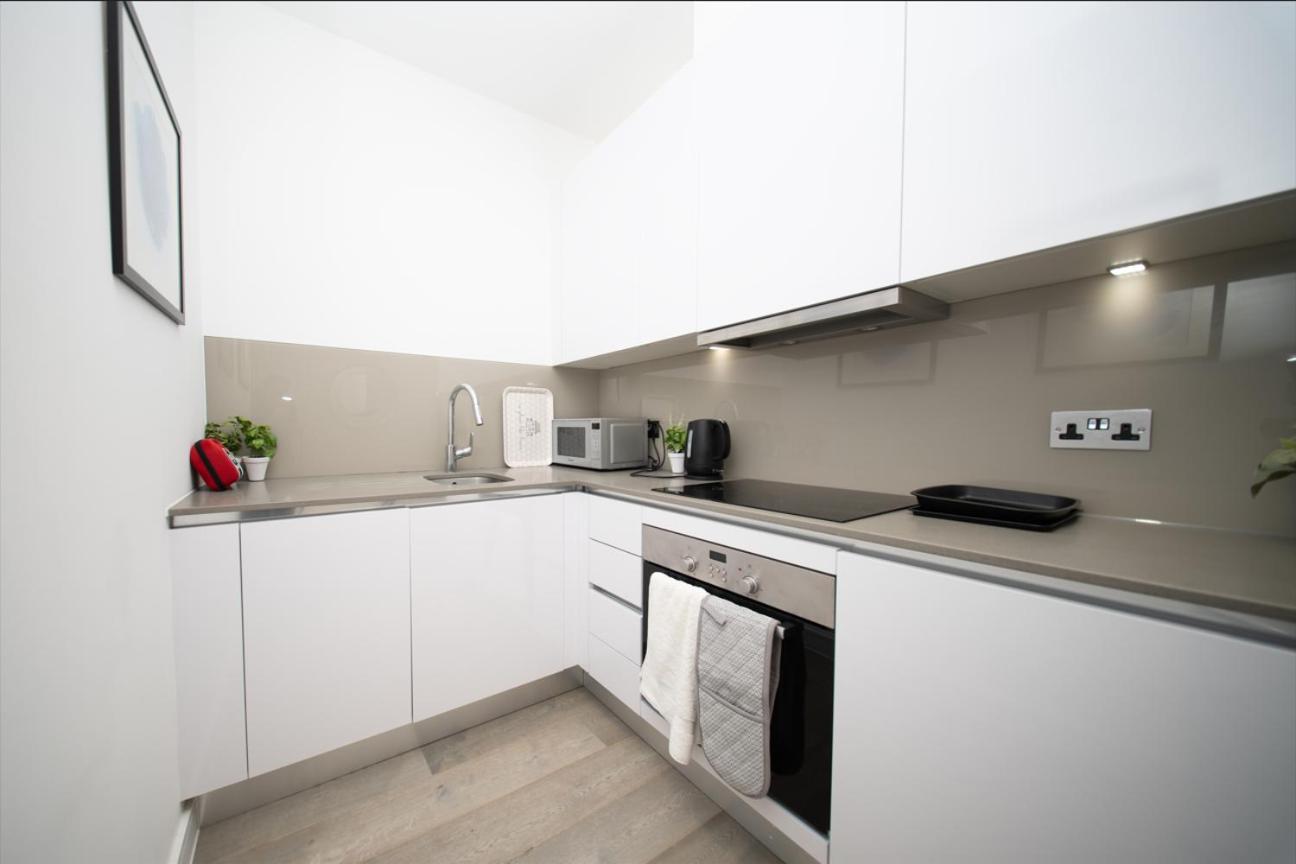 Free Parking & Gym, 1 Bed - 10 Min From Station Apartment