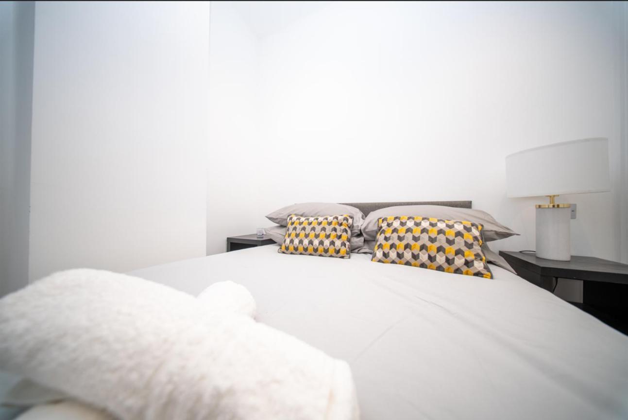 Free Parking & Gym, 1 Bed - 10 Min From Station *