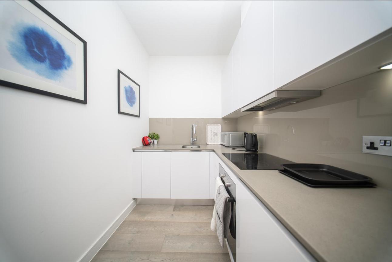 Free Parking & Gym, 1 Bed - 10 Min From Station * Slough