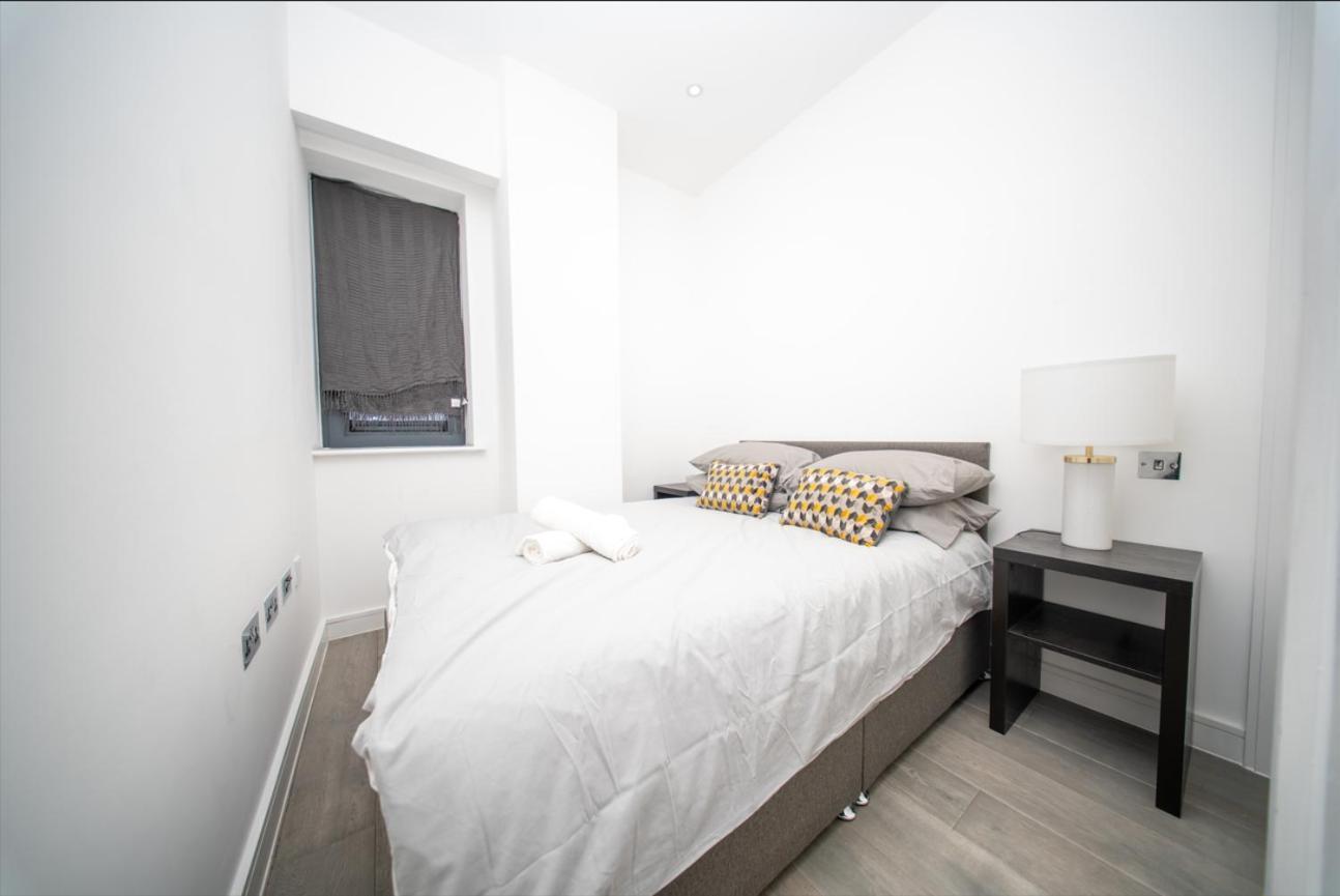 Free Parking & Gym, 1 Bed - 10 Min From Station Apartment