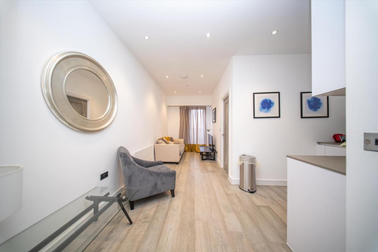 Free Parking & Gym, 1 Bed - 10 Min From Station *