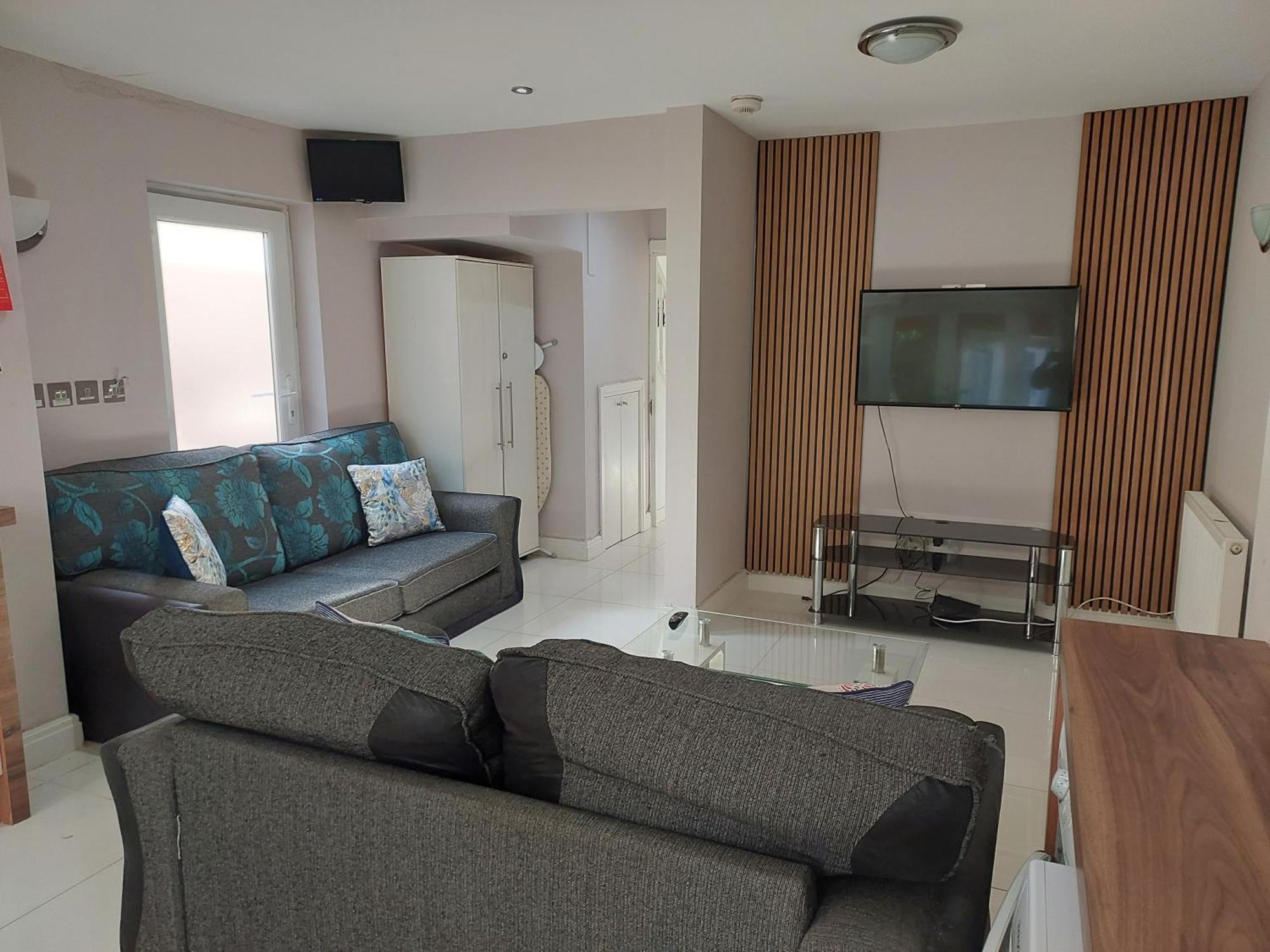 Langley Nr Pinewood Guest house 4*