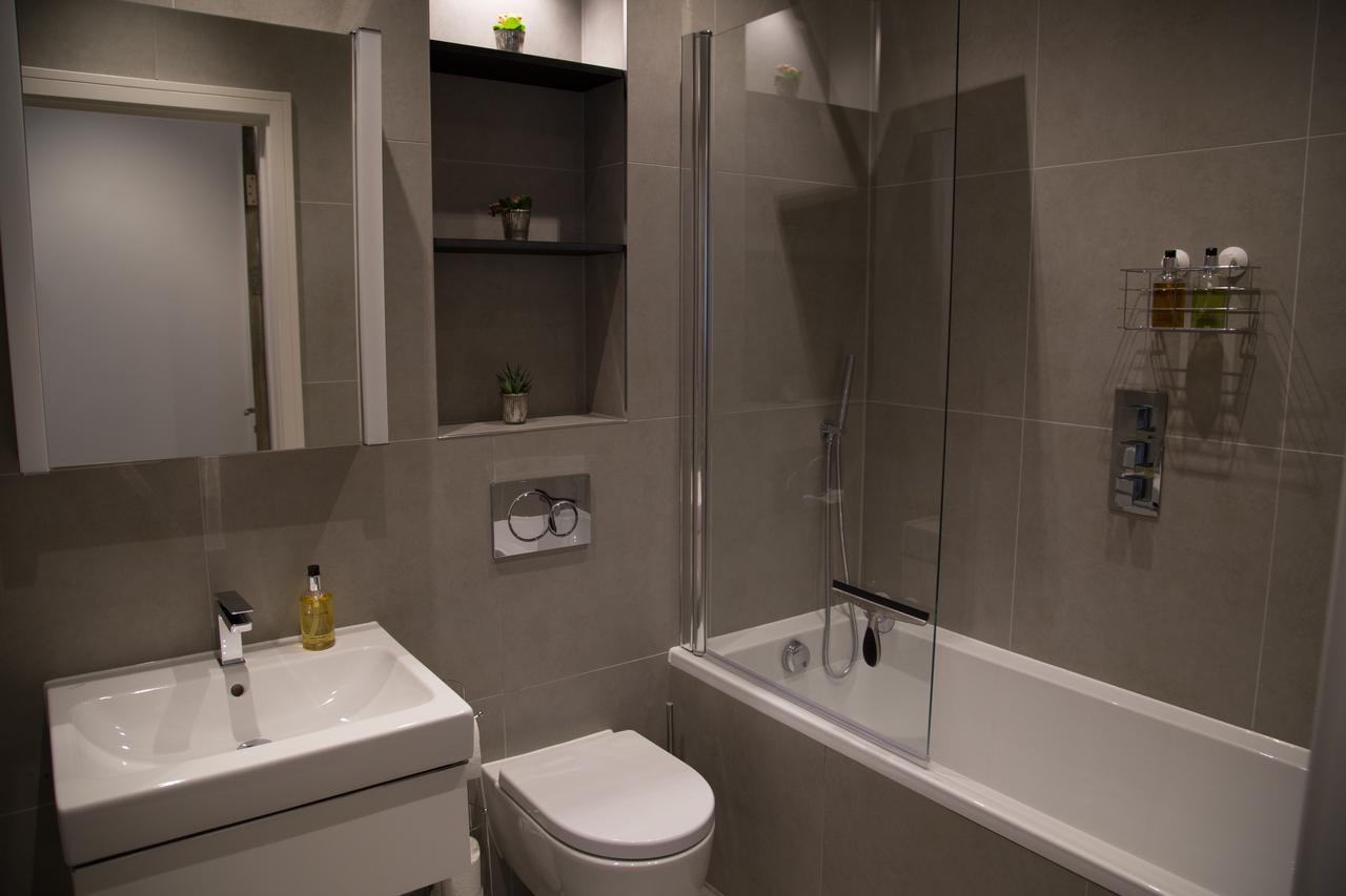 Brickfield Court Serviced By Ferndale Apartment *