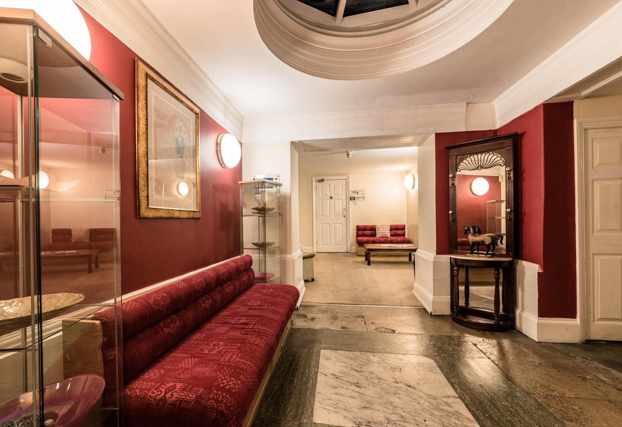 Baylis House 4*