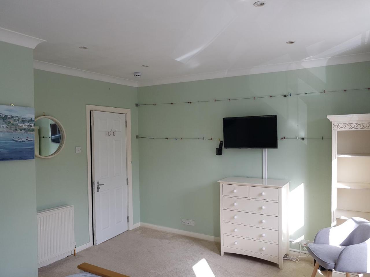Centre Townhouse With Driveway Parking For Up To Two Cars Apartamento Slough