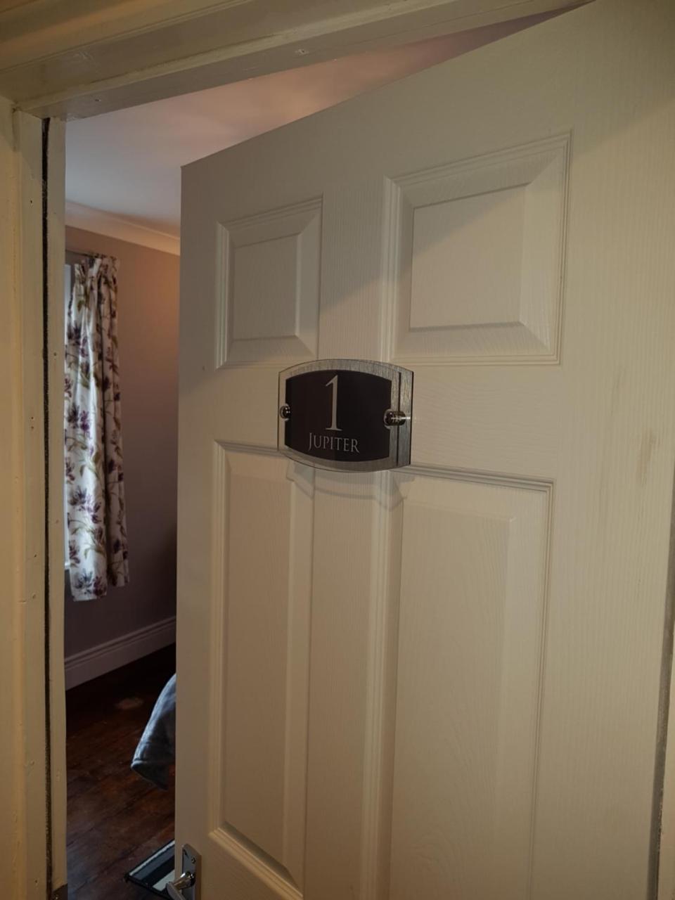 Centre Townhouse With Driveway Parking For Up To Two Cars Apartamento Slough