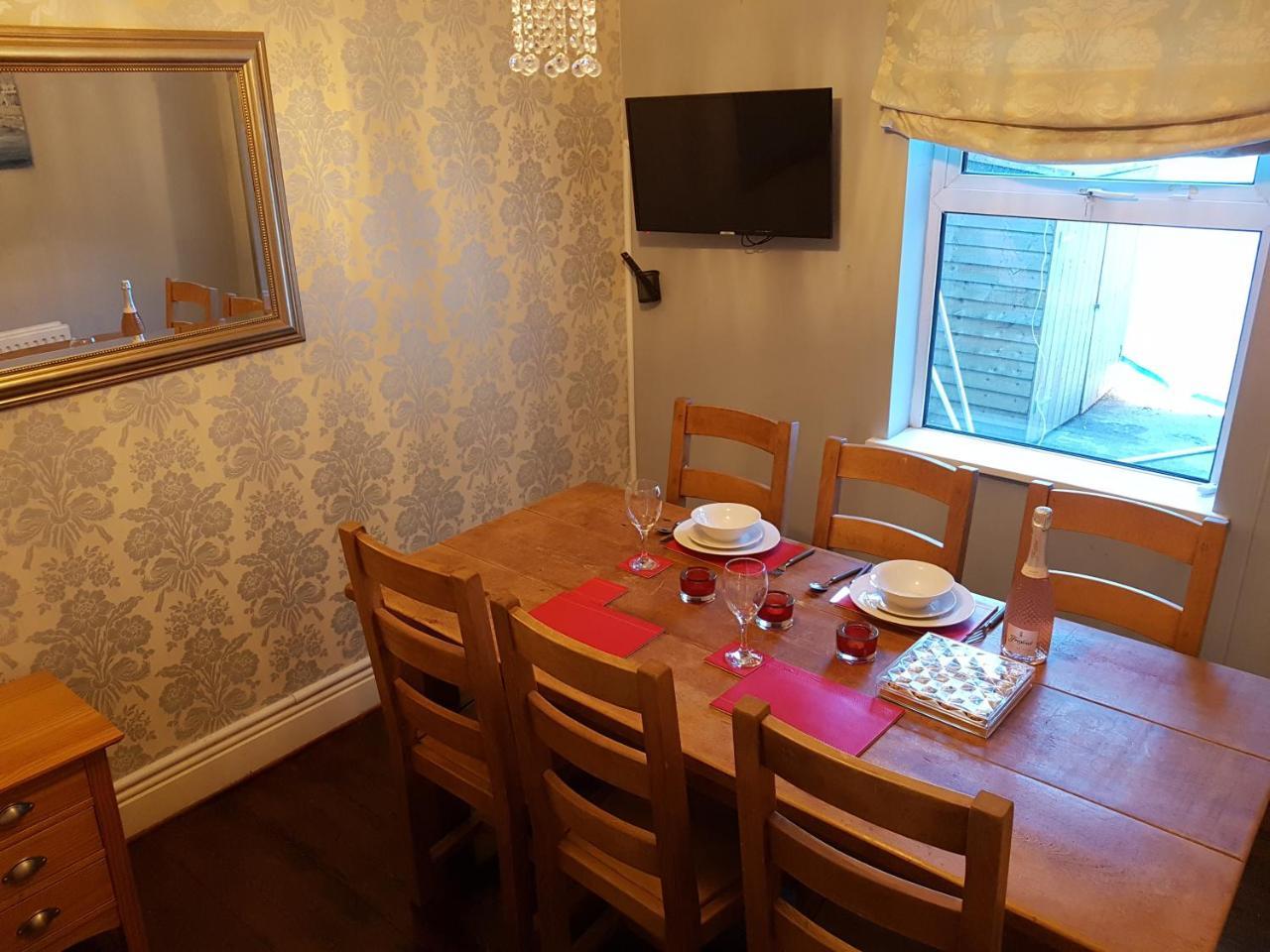 Centre Townhouse With Driveway Parking For Up To Two Cars Apartamento *