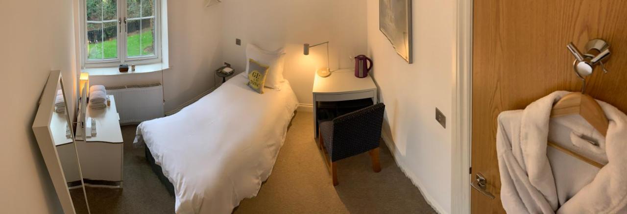 Acomodação com café da manhã  Ascots House 4*