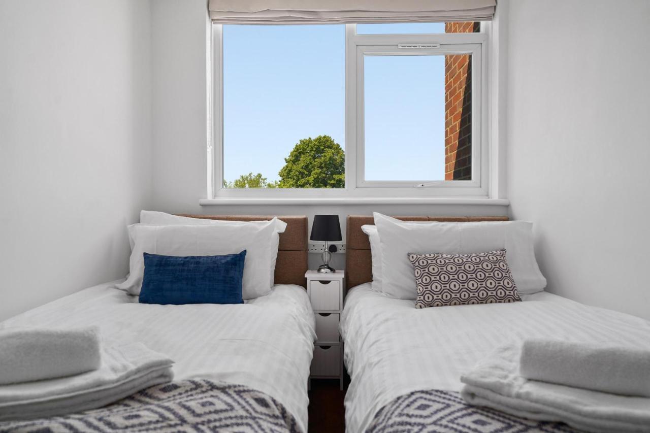 Gatewick Duplex Serviced With 3 Bedrooms, Up To 5 Beds Apartamento *